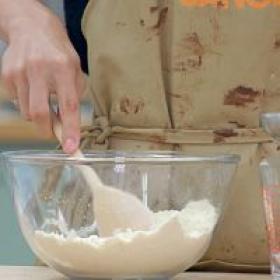The Great Celebrity Bake Off for Stand Up To Cancer S07E05 1080p HDTV H264-DARKFLiX[TGx]